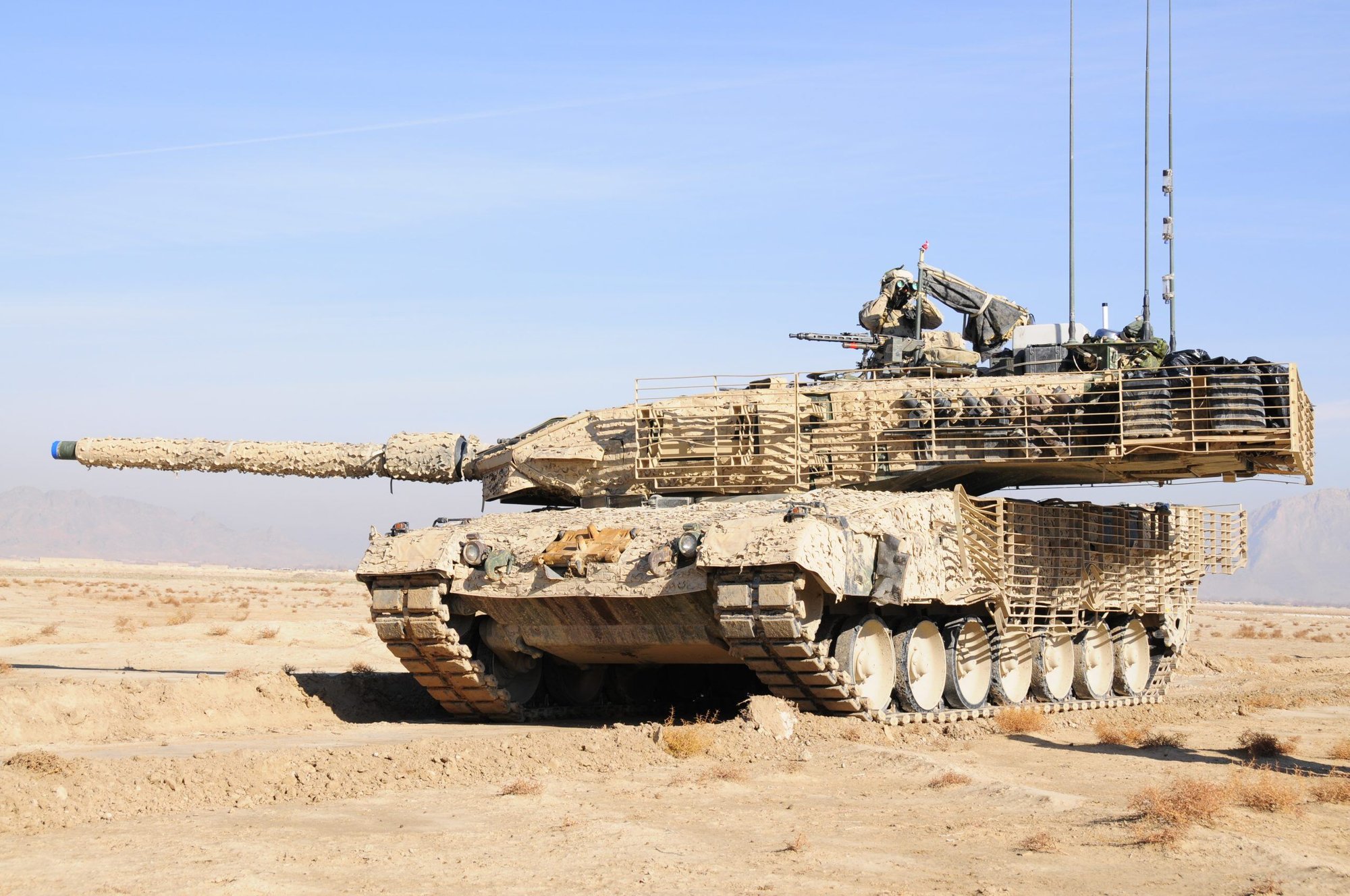 Leopard-2A6M-CAN-Tank-scaled